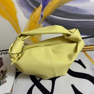 Bolsas de moda feminina design de minoria cor doce simples couro de vaca bolsa de chifre casual versátil minimalista limpa Totes bolsa de um ombro nas axilas