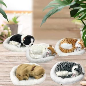 Oggetti decorativi Figurine Gatto realistico Simulazione carina Gatto addormentato Giocattolo della bambola di peluche Simulazione Cane addormentato con tappetino Modello di simulazione del gatto che respira o 220928