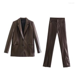 レディースツーピースパンツ女性Xikom女性2022 PU SOLID TWO-PIECE SET VINTAGEシングル胸スリムコート女性ストリートウェアハイウエスト