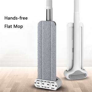 Mops Magic Squeeze مسطح يدويًا خالٍ من الألياف الدقيقة للمنزل في المطبخ.