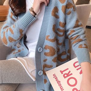 Kvinnors stickor Tees Autumn Winter Sticked Leopard Sweaters Women Korean V Neck Thick Print Cardigan Coat Loose Button Outwear Tops 220929