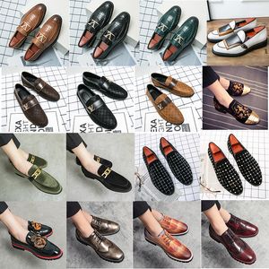 Brogues de luxo feitos à mão de fivela de metal de alta grau Costura de couro de couro Rhinestone escultura de sapatos de negócios de moda masculino de moda Manomotores de tamanhos grandes 38-48