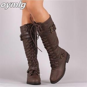 Buty kobiety kolan wysokie jesienne zima koronki w górę płaskie buty seksowne steampunk pu retro buts butę damskie śnieg 220928