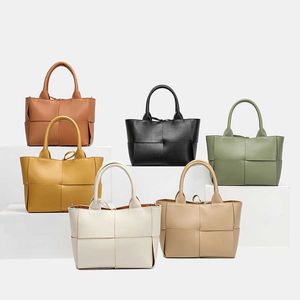 Newarrivals Designer Classic Arco Tote Womens Baguette Totes Bag Plaited Cow Leather Crossbody Handbags Weave with Opp Bags 22cm/35cm 061703