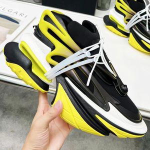 Gelbe Designer-Sportschuhe für Herren. Low-Top-Sneaker Unicorn aus Neopren und Leder. Bullet-Schuhe zeichnen sich durch einen Modetrend mit ultradicker Sohle in UFO-Form aus