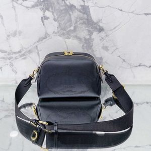 Bolsa tiracolo Bolsas de mão Bolsas de ombro femininas Peças de metal douradas Couro genuíno Fechamento com zíper Cor sólida P Bolsa Carteiras femininas