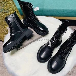 Marka Black Women s Boots z bocznymi zamkami błyskawicznymi i koronkowym dekoracyjnym sprzętem SOLE Matte błyszczące buty na jesienne zima UE