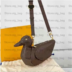 M45990 Nigo Duck Bag Crossbody Mens Ducks Shape Messenger Bag Love Heart Designer Leather Shoulder Bags Luxurys Brown Cross body Explosion Totes cm