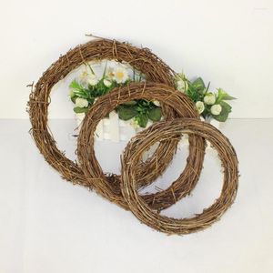 Flores decorativas 3pcs natura rattan grinaldas ramificações de pinheiros coneds para suprimentos de Natal DIY Decorações de festas de porta em casa