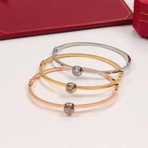 Braccialetti classici di design di lusso Bracciale per unghie in argento dorato Bracciale in acciaio al titanio Braccialetti con diamanti Regalo per gioielli da donna e uomo