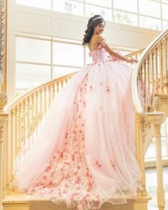 Rosafarbene Blumen-Abschlussball-Quinceanera-Kleider, schulterfrei, Prinzessinnen-Sweet-15-Kleid, Hofschleppe, Schnürung, Blumentüll, besondere Anlässe