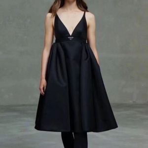 Kadın Tasarımcı Elbise Yüksek Kaliteli Moda Kısa Kollu Etek 8 Farklı Model Re Nylon Malzeme Siyam Dresses00o9 9MAF8