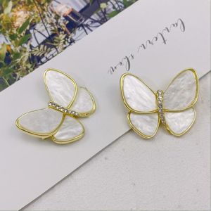 Broches elegantes Buterffly Broche Quality Crystal Jewelry Ornament for Suit Women Fashion Gifts Dress Dress Dress Pin