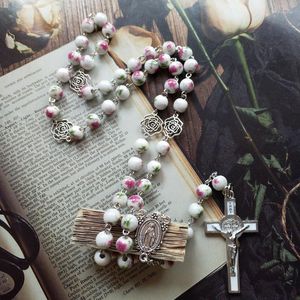 Hänge halsband Cottvowhite Red Ceramic Rosary Beads Halsband Kristus Jesus Cross jungfru Mary Center Katolska smycken gåva