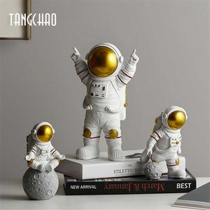 Objetos Tangchao Decoración Resina Figuras de astronauta Spaceman decorativa de Spaceman Decorativo con Modelo de Luna Ornamento Decoraciones del hogar Estatua 0930