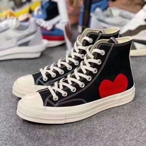 2022 Luxury Classic Skate Shoes Chuck Canvas Spela gemensamt stora ￶gon H￶gtopp Dot Heart Women Men modedesigner Sneakers Chaussures MkJKKK00001