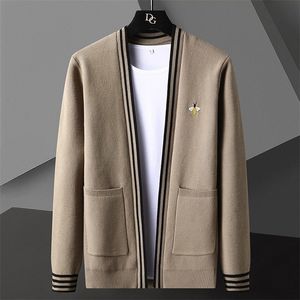 Men's Sweaters Bee Embroidery Cardigan Korean Casual Coat Elegant Autumn Trend Abrigo Hombre Clothing 220930