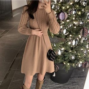 Casual Dresses Retro Khaki Twist Dress 2022 Fall Patchwork High midje Rund långärmad Puff Thick Winter Women Clothes Robe Vestidos