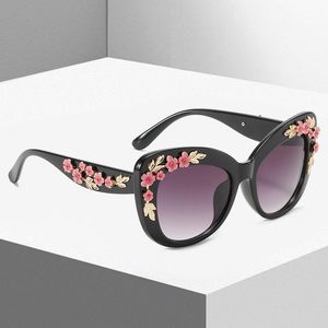 Zonnebrillen mode katten eye dames bloemendecoratie zonnebril vintage vrouwelijk merk ontwerp brillengradiënt tinten UV400 zonneglaszunglasses