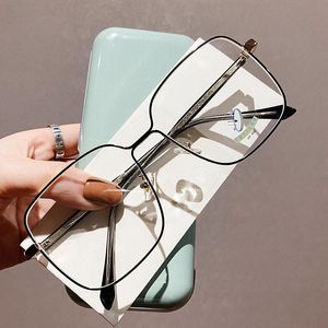 Moda güneş gözlüğü çerçeveleri temiz lens gözlükleri mavi ışık koruma gözlük pembe boya çerçevesi lüks tasarımcı reçetesiz cam moda