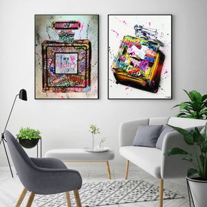 Graffiti Moderna Bottiglia di Profumo Stampe HD Tela Pittura Moda Donna Wall Art Immagini Per Soggiorno Decorazione Domestica Poster