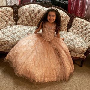 2022 BLING Rose Gold Flower Girls Dresses For Weddings Jewel Neck Sequined Lace Flowers Crystal Pärlor är ärmlös Princess Kids Birthday Girl Pageant -klänningar