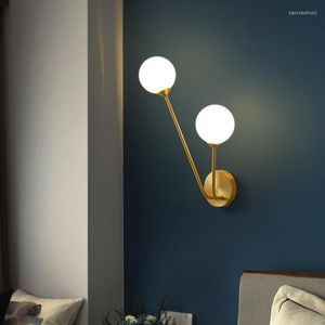 Personalidade LED nórdica Lâmpada de parede Creative Bedroom Beds Metal Metal Luz dourada Minimalista Brass 2 Cabeças Cabeças Corredor Iluminação