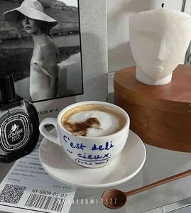 Stile coreano Nicchia Coffee Shop Semplice lettera blu Tazza e piattino in ceramica Set Tazza da caffè francese retrò romantica Tazza da latte Bicchiere T220810