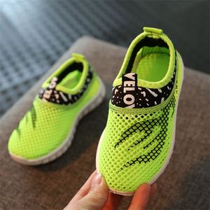 Barn sportskor lätta barn för flickor pojkar andas mesh spädbarn baby sneakers size21 38 220811