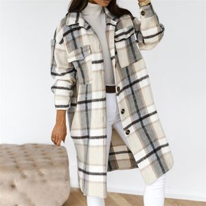 秋の冬の女性チェックされたジャケットカジュエットターンダウンカラー格子縞のロングコート女性特大の濃い羊毛ブレンドオーバーコート220819