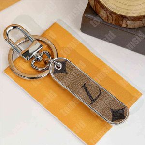 Bai Cheng Designer de moda Keychain Skateboard SkateBoard Stainless Luxury Mulheres Designers de Keyring ChainChains Lovers Key Rings Bag Pingente 3 cores