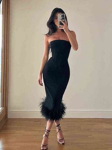 Femme sans manches plumes tube de haut robe robe solide serrée sexy mode enveloppe élégante robe femme 2022 club de fête d'été midi robe t220816