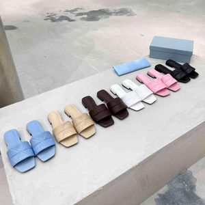 Sandaler damer lägenheter häl kalvskinn slip-ons runda tår toes tofflor klackade sandal flip-flops satin läder toffel quiltade nappa