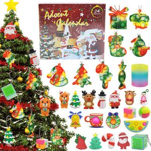 Pendientes de árboles de Navidad Calendario de cuenta regresiva de Adviento con 24 Exquisitos encantadores Santa Snow Man de nieve Colgante de alce