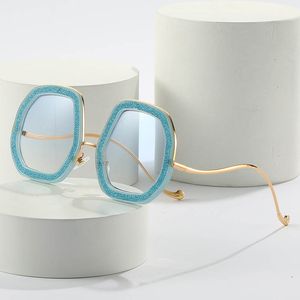 Novel Shining Big Panda Eyes Frame Solglasögon Special Curve Metal Ben 9 Colors Fashion Sun Glasses Wholesale