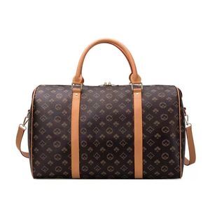 6色2023 Vuton Womens Travel Bag夏の新しい到着ファッションレザーバックパックスクールバッグユニセックス学生バッグ男性旅行54cm