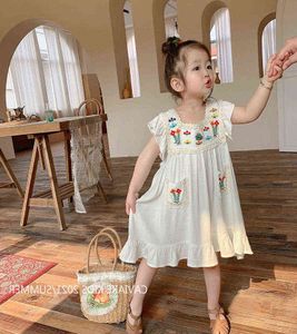 Flickor Summer Dress Cute Flower Embroidery Flying Sleeve Princess Dresses 3-6 år Barn Beige Casual Clothes Girls Costume