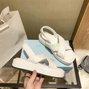 أزياء مبطن Nappa الجلود Crisscross Flatform Sandals الفاخرة شبشب النساء أحذية أبيض أسود مسطح الصيف مصمم نسائي