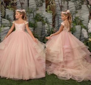 Blush Pink Tiered Ball Gown Flower Girl Dresses Cap ärmar Spets Appliced ​​Princess Kids Little Girl's Pageant Formal Wedding Tutu kjolar Lång nattvardsklänning CL0904