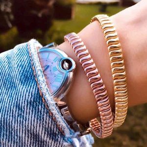 Bangle Designer 2021 Toppkvalitet Rose Gold Silver Color Classic Chain Choker Jewelry High Polish 10mm Herringbone Snake Armband för kvinnor