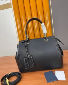 Женская сумочка классическая дизайнер с большими возможностями модные сплайсинговые аллигаторы