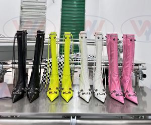 2022 novas botas de motocicleta com pregos de metal Rivet Boot prong zíper lateral o estilo pop mais bonito do ano todas as 4 cores tendência de lançamento tamanho 35-41