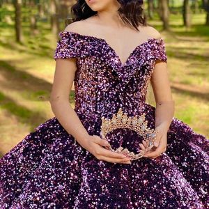 Sparkly Purple Sequined Quinceanera kl￤nningar fr￥n axel V-ringning golvl￤ngd Princess Bollkl￤nning Back Lace Up Sweet 16 Dress Prom Vestidos 15 Anos
