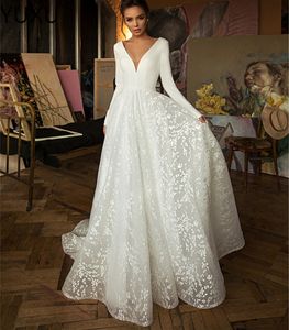 2023 Modest A Line Wedding Dresses Sheer Bateau Nec Lace Appliques Backless v neck Country Style Chic Bridal Gown Custom Made