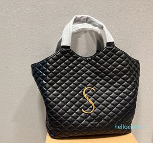 2022 nuova tendenza della moda Tote Borsa da donna Borsa da donna Designer Shopping Bag Borsa da viaggio in pelle bianca nera Borsa da spiaggia a spalla grande Borsa da donna con portafoglio