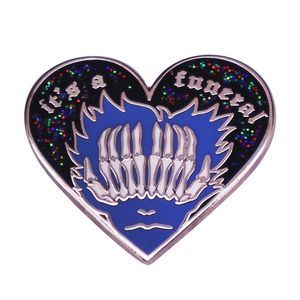 Это похоронная эмалевая прикрепление аниме SK8 The Infinity Adam Brooch Ainosuke Shindo Glitter Heart Badge Skateboarder подарок