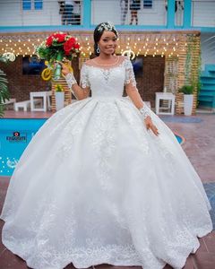 2022 Sexig arabisk bollklänning Bröllopsklänningar Juvel hals illusion Långärmar plus storlek Puffy Princess Lace Applicques Crystal Pärlor Brudpartyklänningar Robe de äktenskap