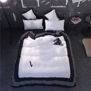 V white designer bedding sets duvet cover velvet chic queen bed comforters sets cover 4 pcs pillow cases queen size bedding250o