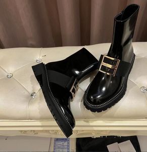 2023 أحذية مصممة جديدة للأزياء مع ضمادة جيب محفظة سميكة سوليد مارتن بوتس الأسود EU35-41