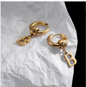Tasarımcı B Takı Kadın Küpe Klasik Halka Küpeler Moda Stil Çıtçıt Altın Kaplama chaoren1hao 01